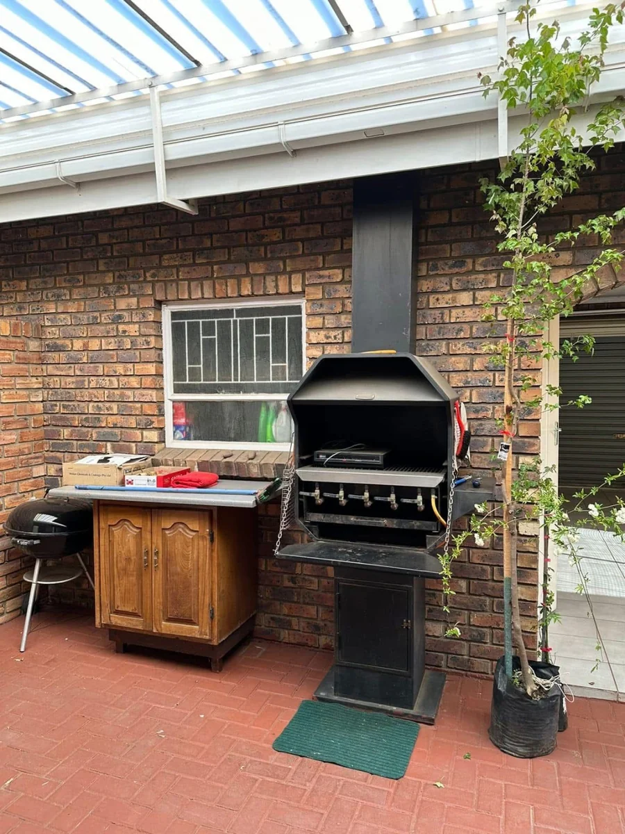 Spacious townhouse to let in Three Rivers, close to all amenities.