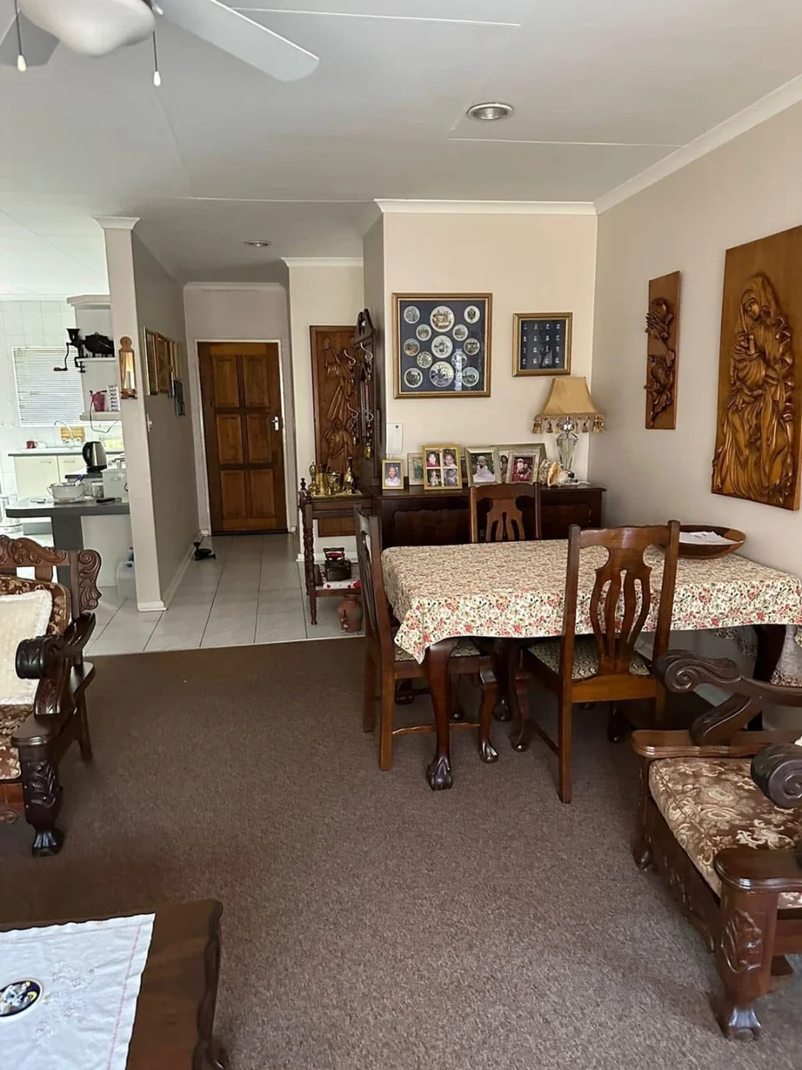 Spacious townhouse to let in Three Rivers, close to all amenities.