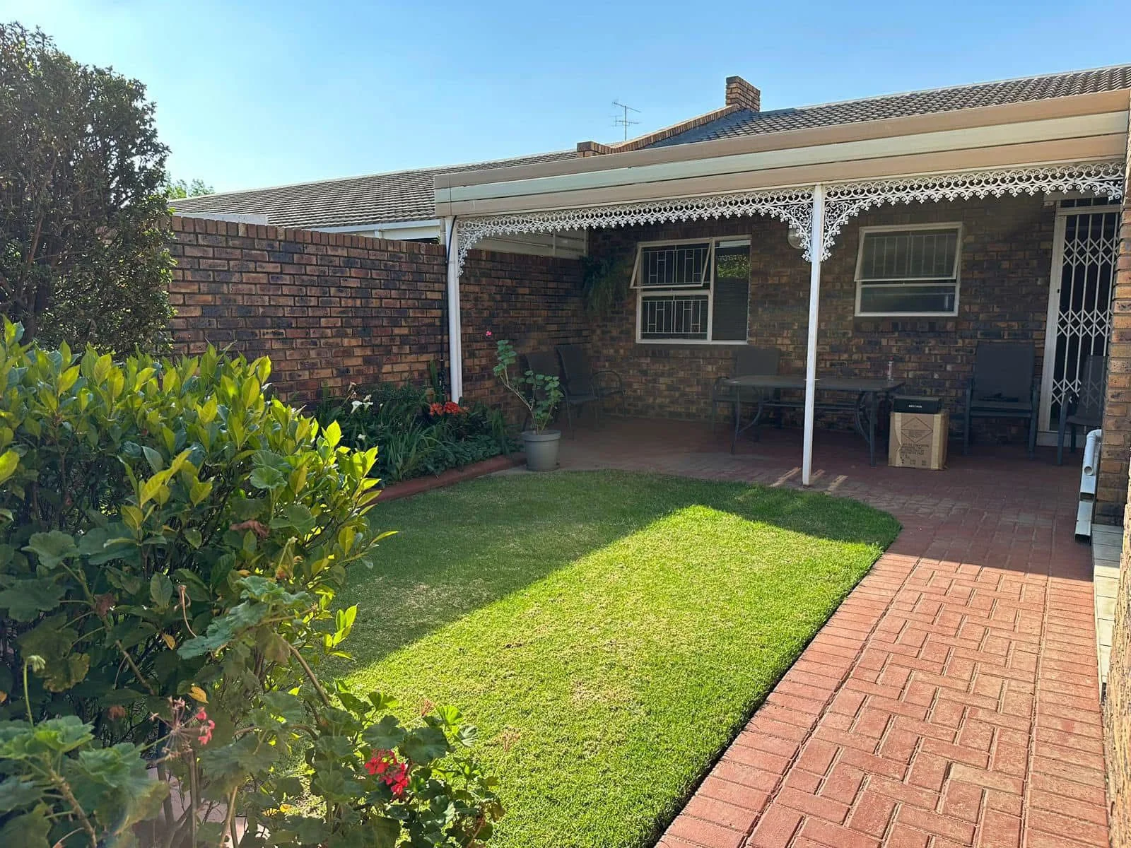 Spacious townhouse to let in Three Rivers, close to all amenities.