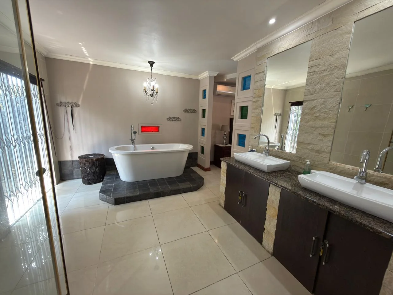 ESCAPE TO THE DREAM HOUSE