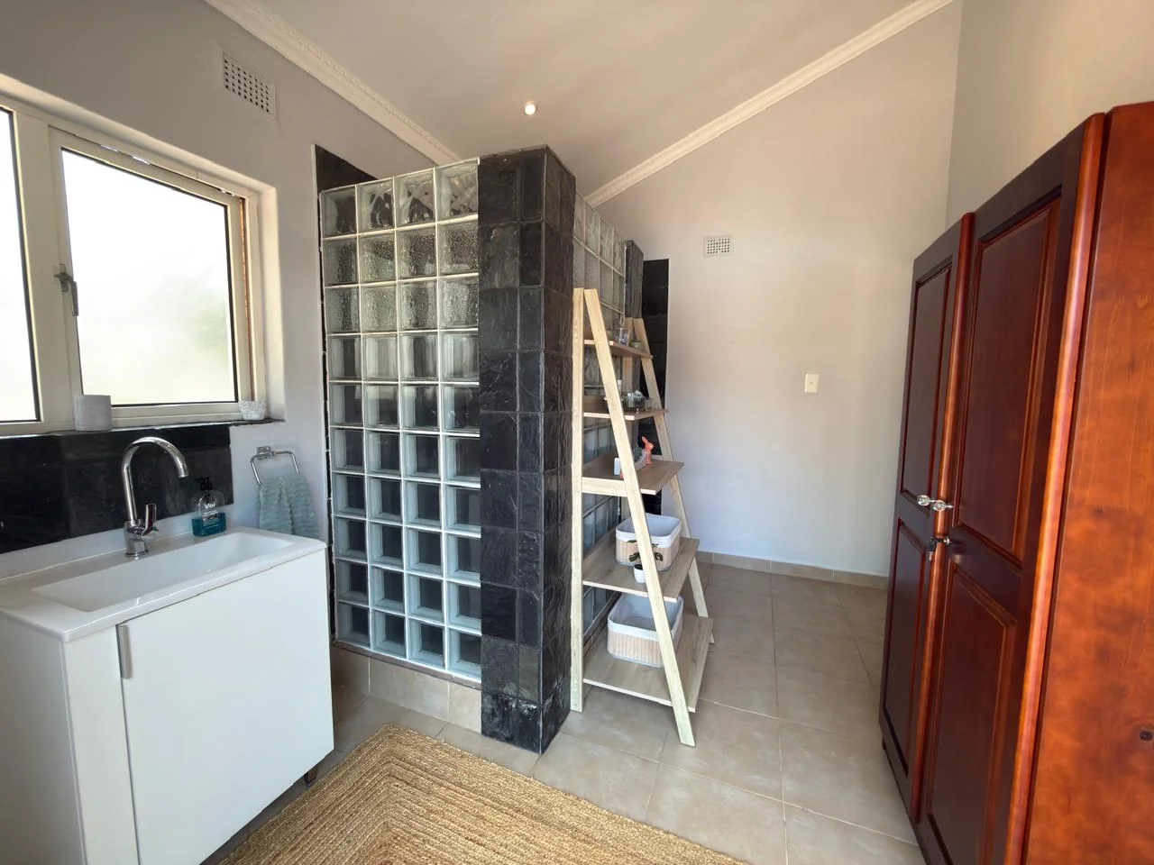 ESCAPE TO THE DREAM HOUSE