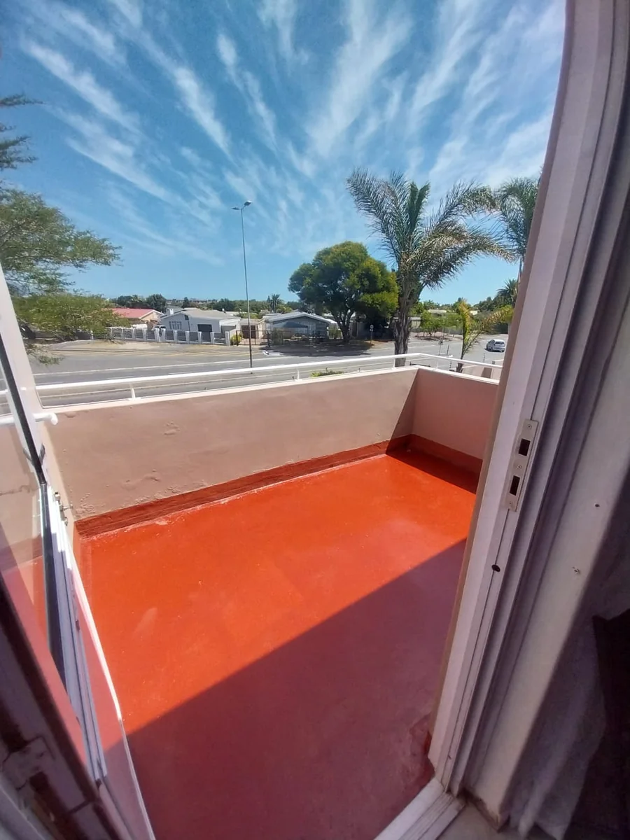 Neat and Secure 2 bed apartment for Sale in Bothasig