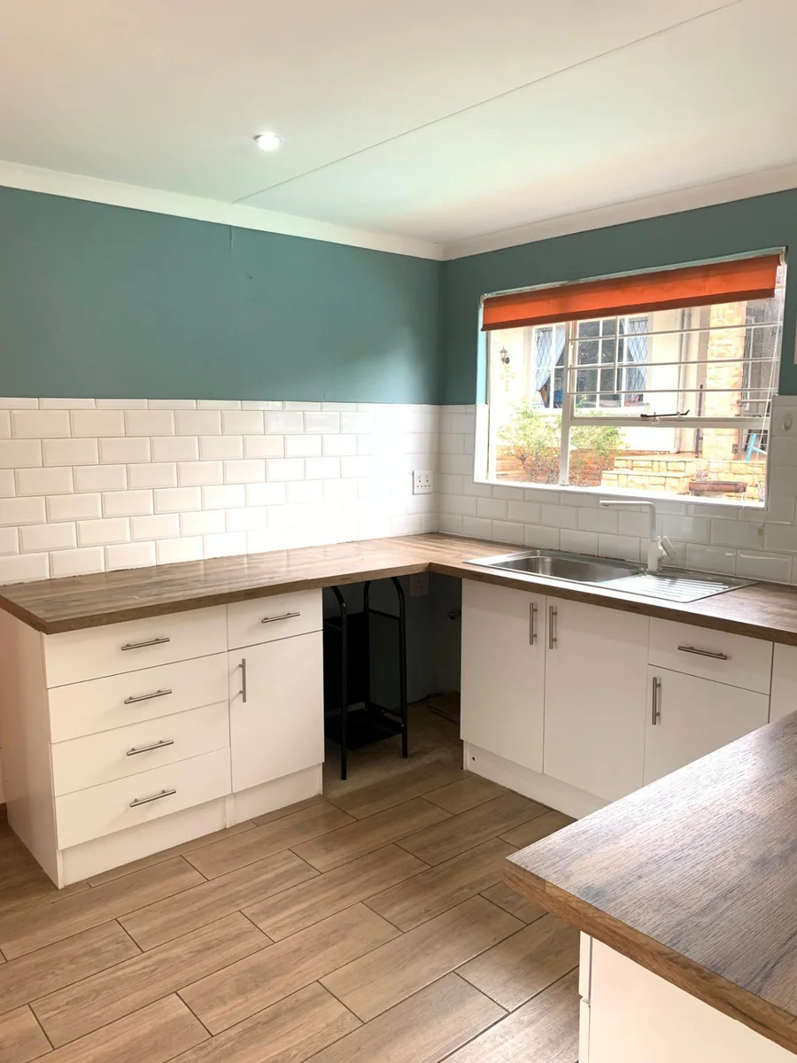 Modern & Secure Bachelor Cottage in the Heart of Noordwyk