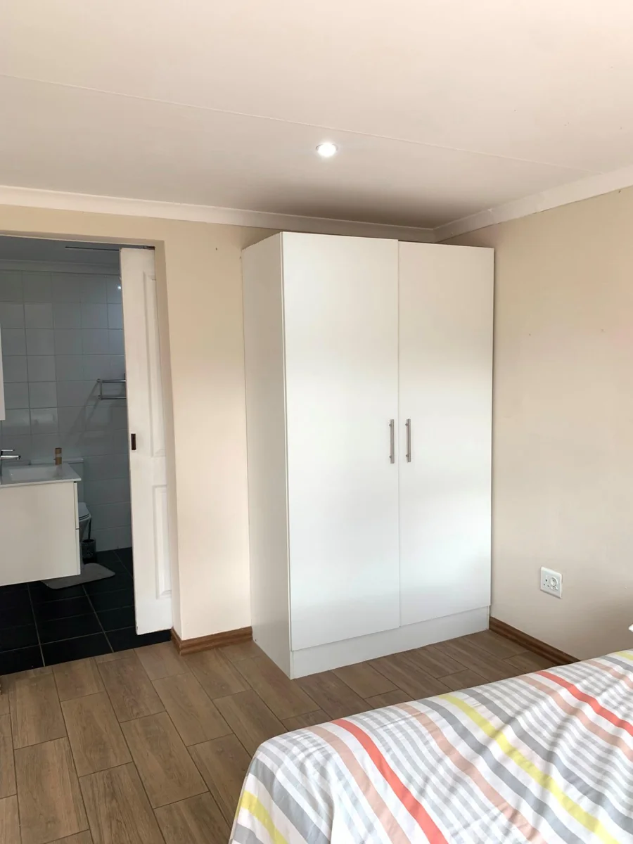 Modern & Secure Bachelor Cottage in the Heart of Noordwyk