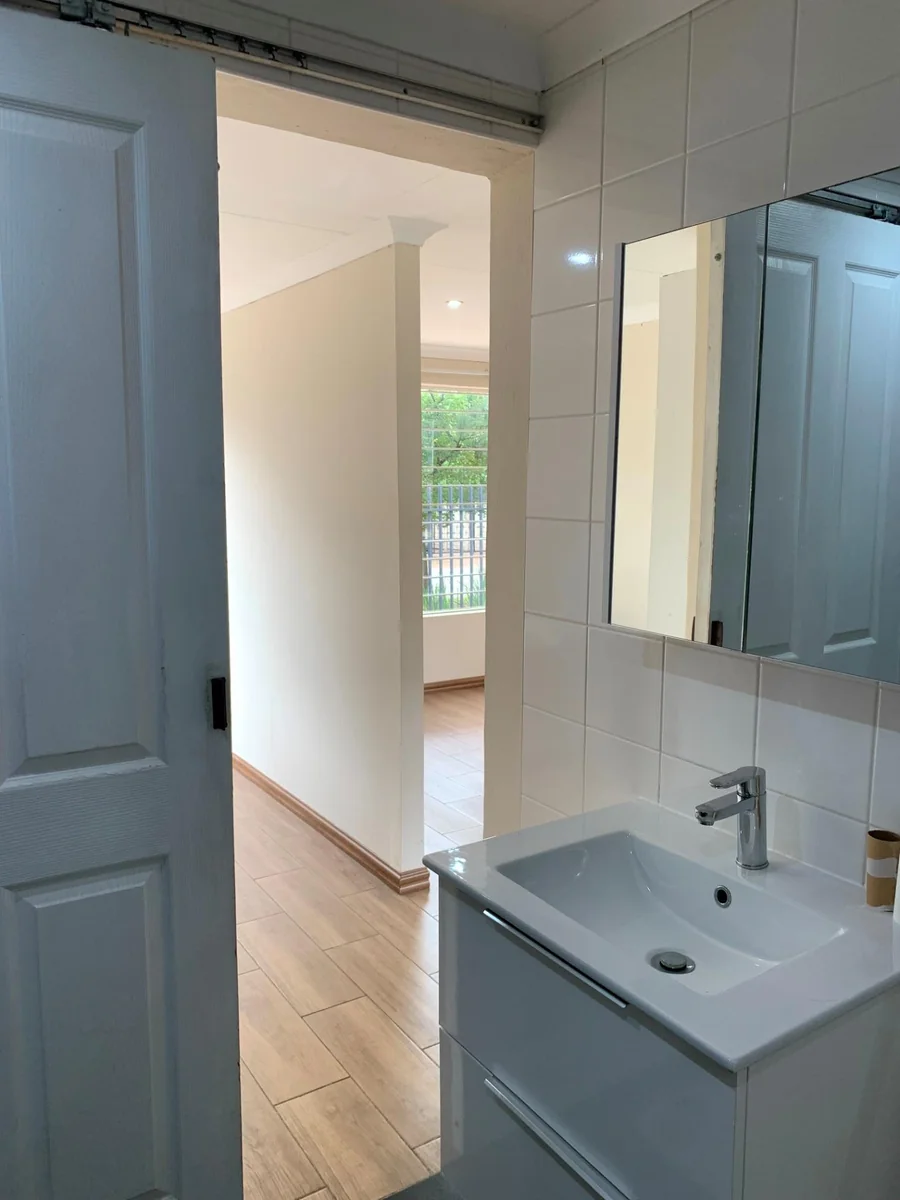 Modern & Secure Bachelor Cottage in the Heart of Noordwyk