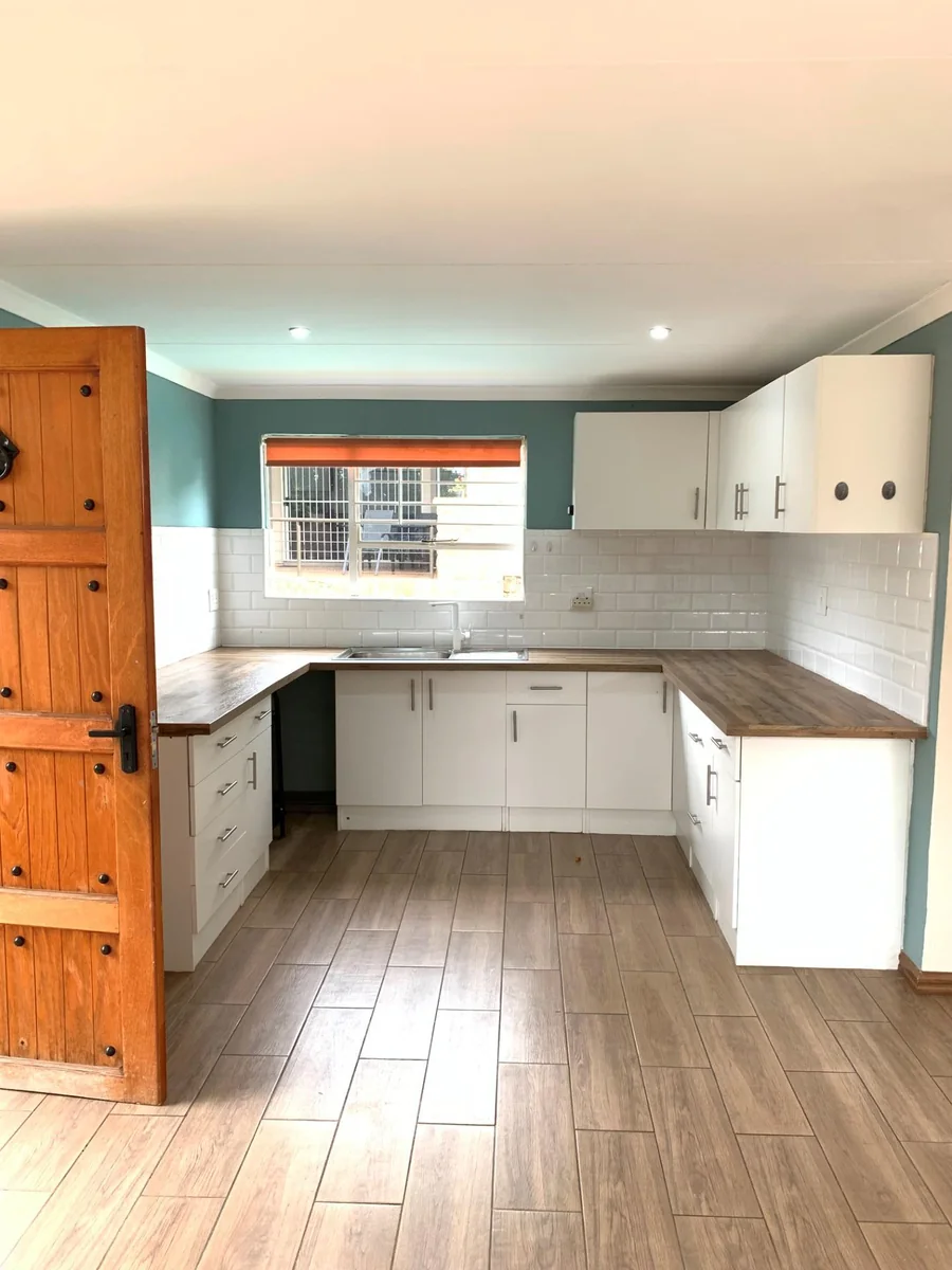 Modern & Secure Bachelor Cottage in the Heart of Noordwyk