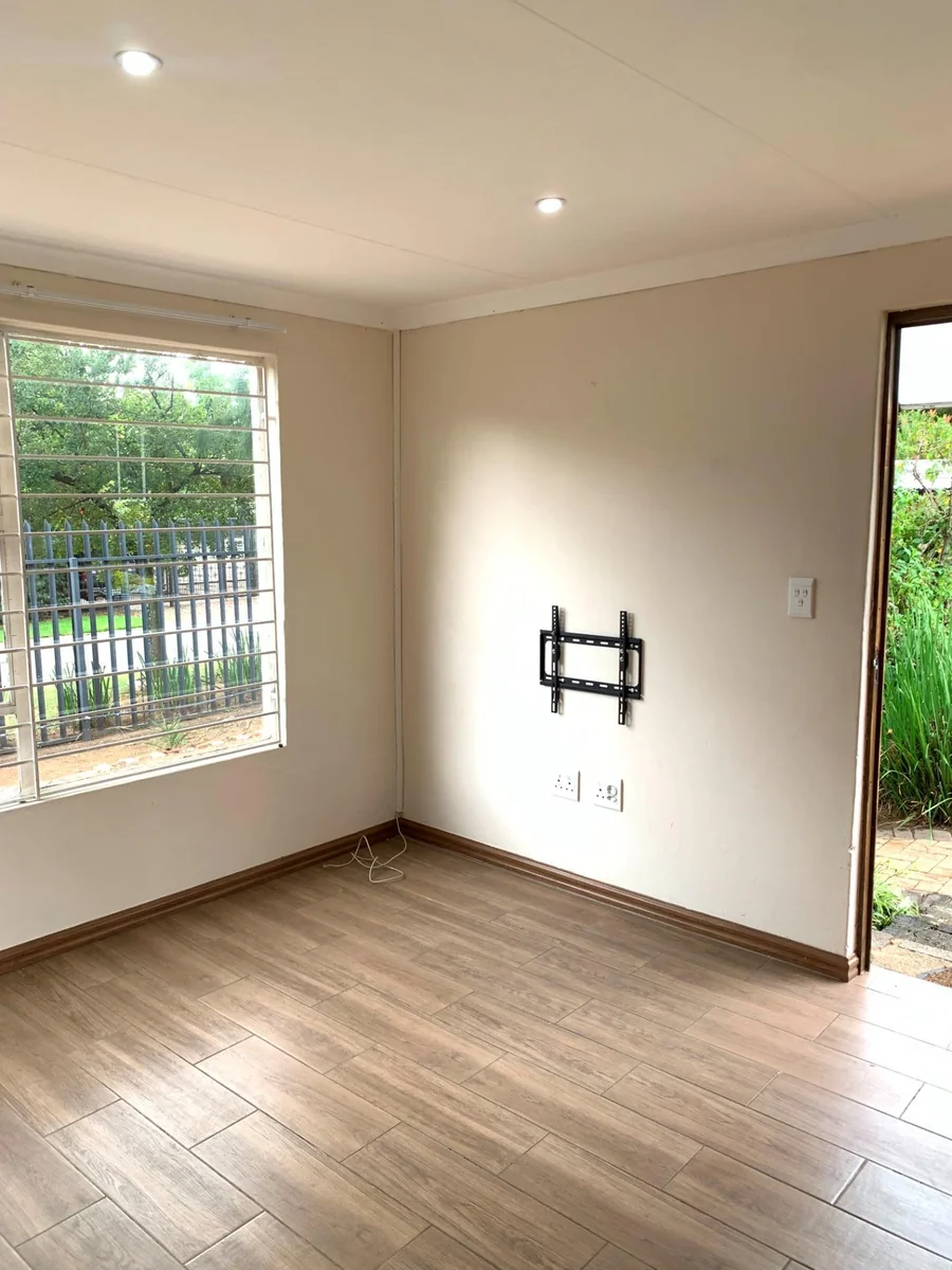 Modern & Secure Bachelor Cottage in the Heart of Noordwyk