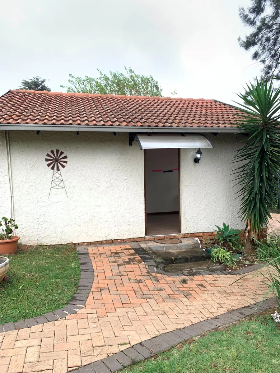 Modern & Secure Bachelor Cottage in the Heart of Noordwyk