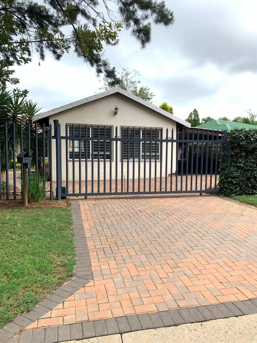 Modern & Secure Bachelor Cottage in the Heart of Noordwyk