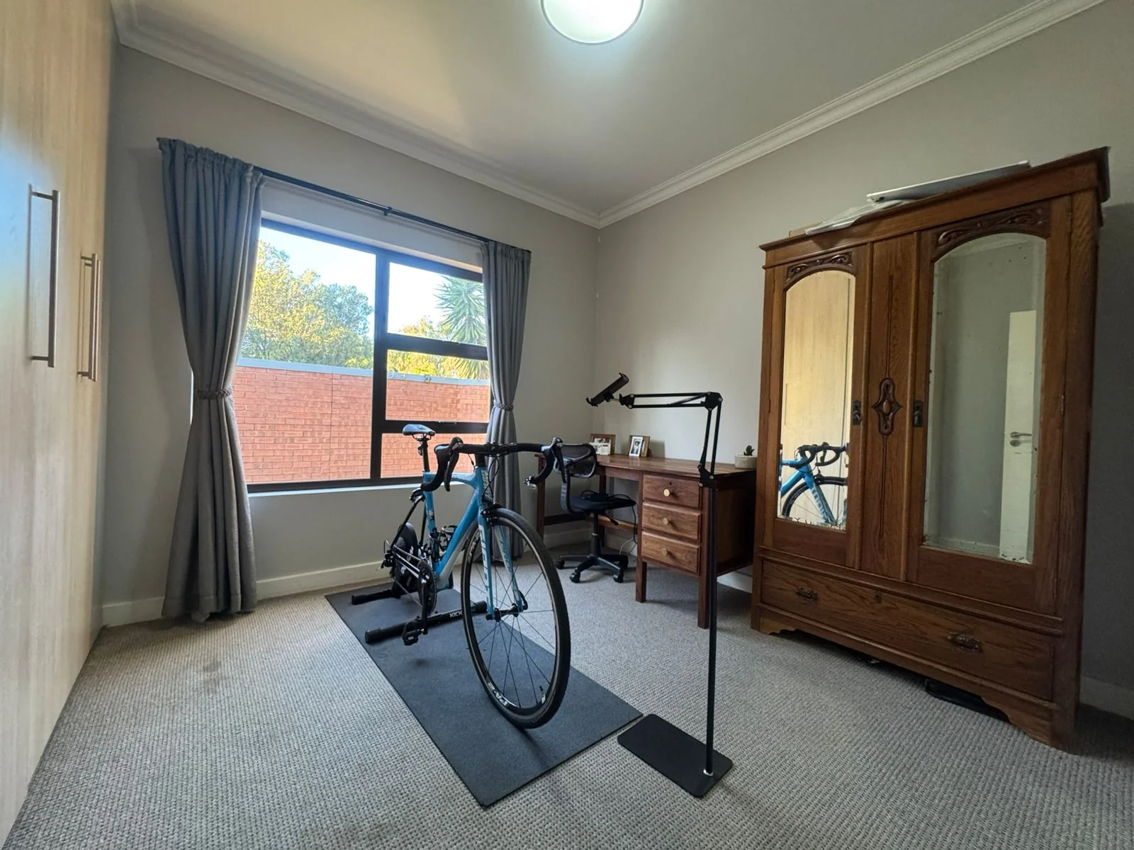 Picture Perfect 3 Bedroom, 2 Bathroom Townhouse.