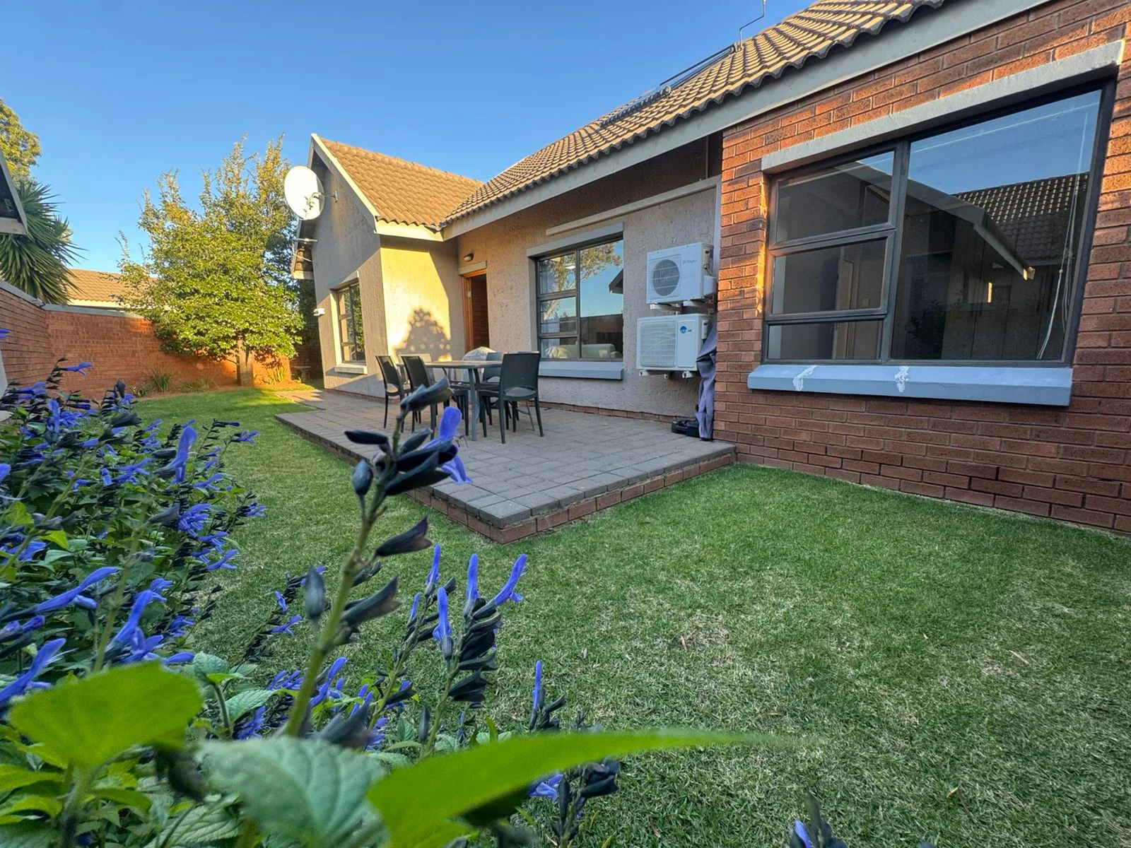 Picture Perfect 3 Bedroom, 2 Bathroom Townhouse.