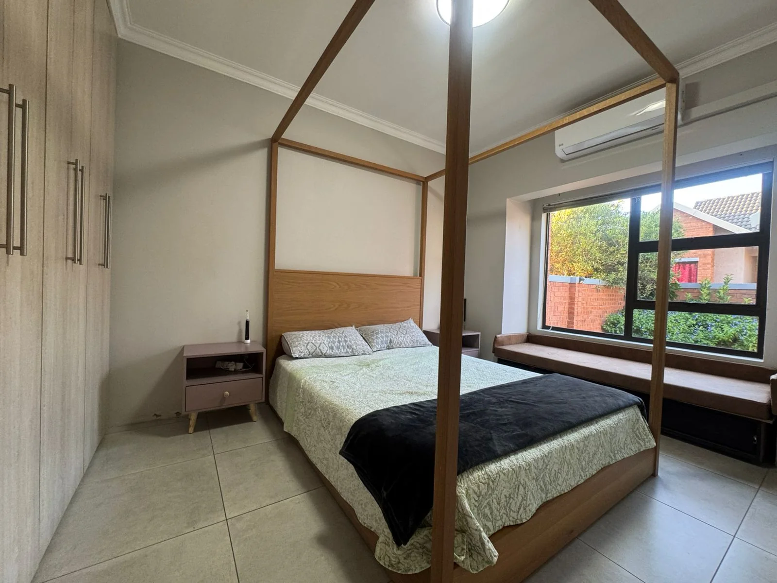 Picture Perfect 3 Bedroom, 2 Bathroom Townhouse.