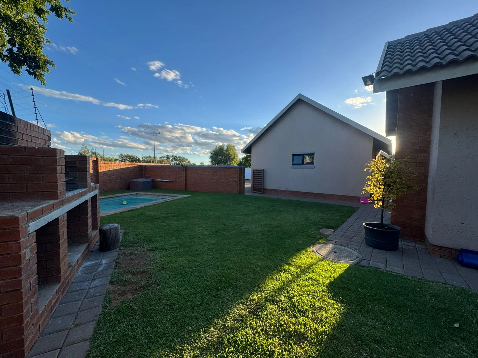 Picture Perfect 3 Bedroom, 2 Bathroom Townhouse.