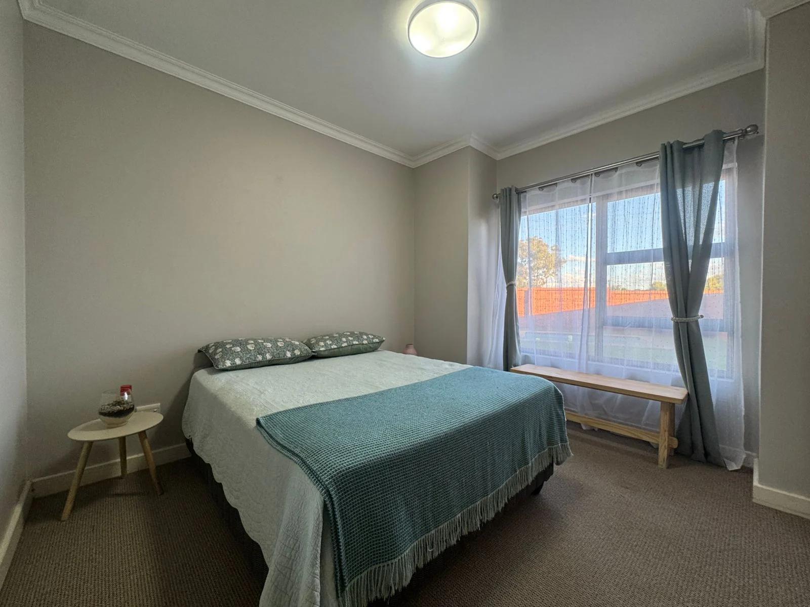 Picture Perfect 3 Bedroom, 2 Bathroom Townhouse.