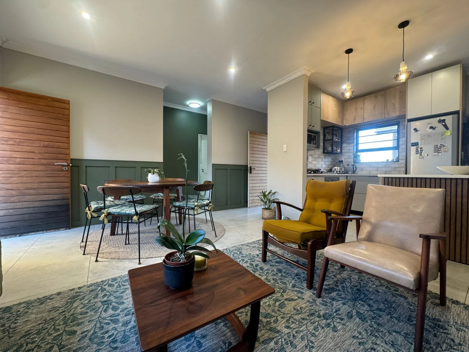 Picture Perfect 3 Bedroom, 2 Bathroom Townhouse.