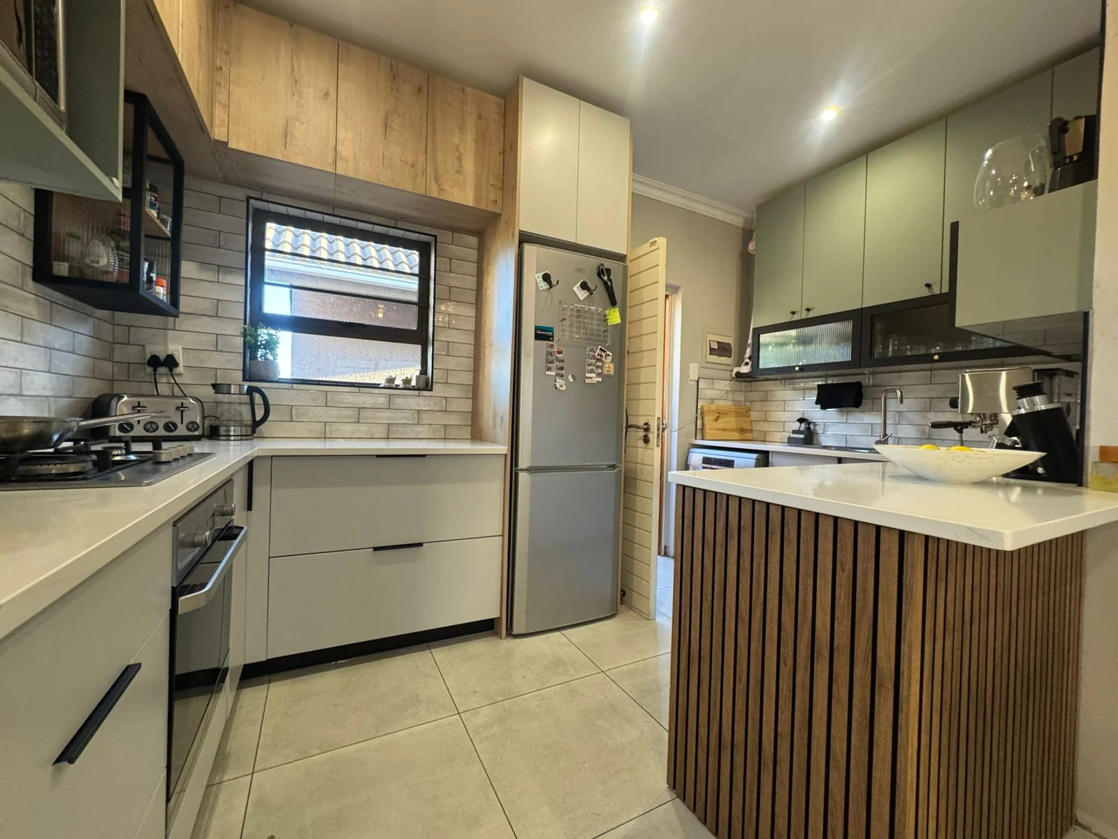 Picture Perfect 3 Bedroom, 2 Bathroom Townhouse.