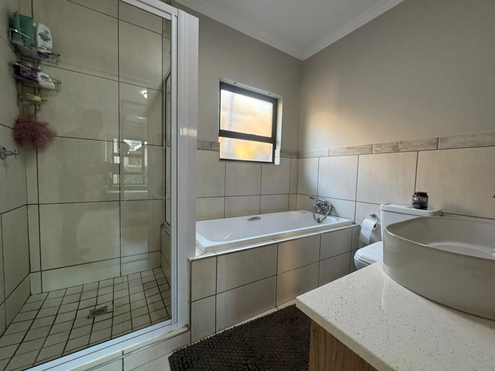 Picture Perfect 3 Bedroom, 2 Bathroom Townhouse.