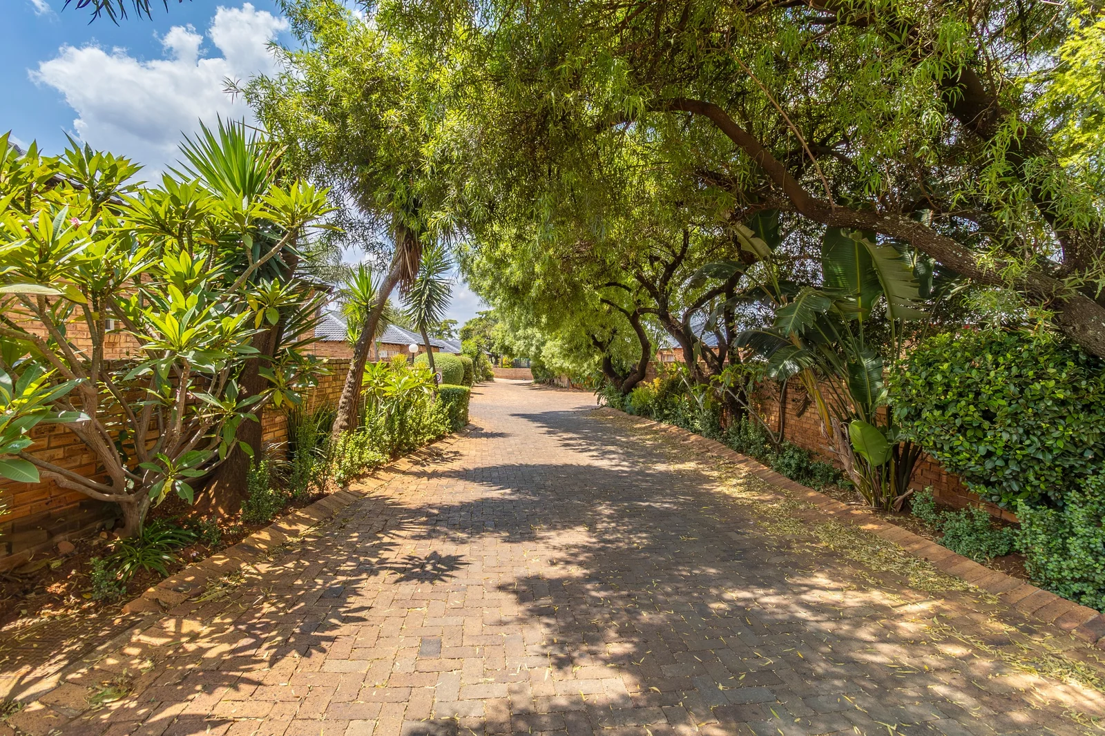 3 Bedroom Townhouse for Sale in Willowbrook