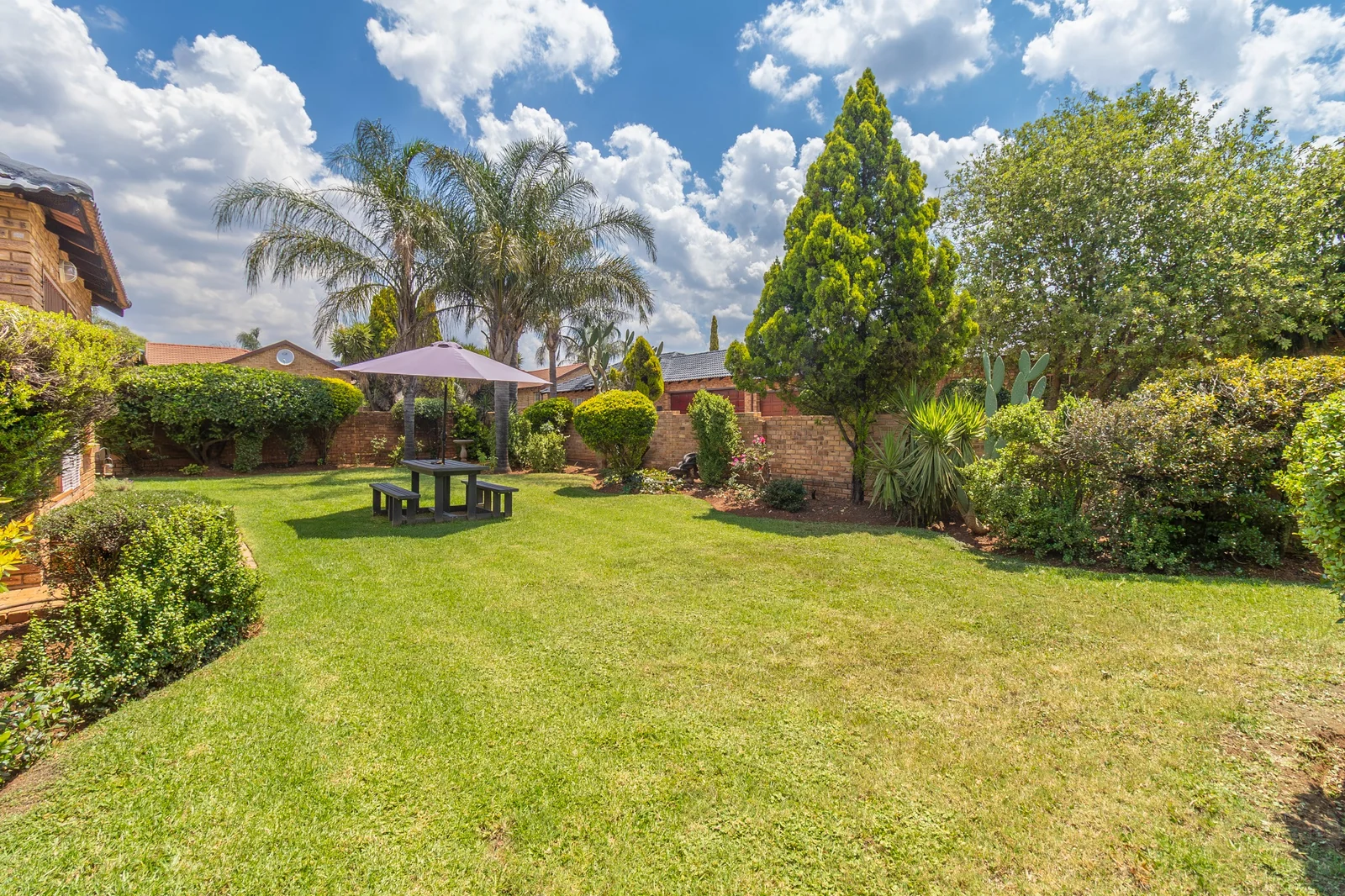 3 Bedroom Townhouse for Sale in Willowbrook