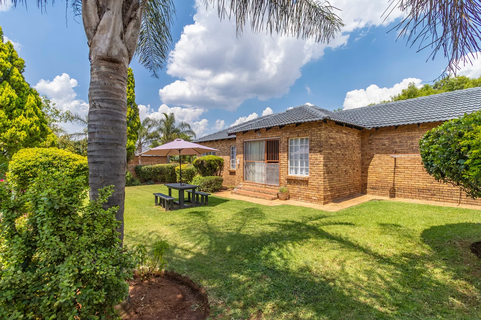 3 Bedroom Townhouse for Sale in Willowbrook