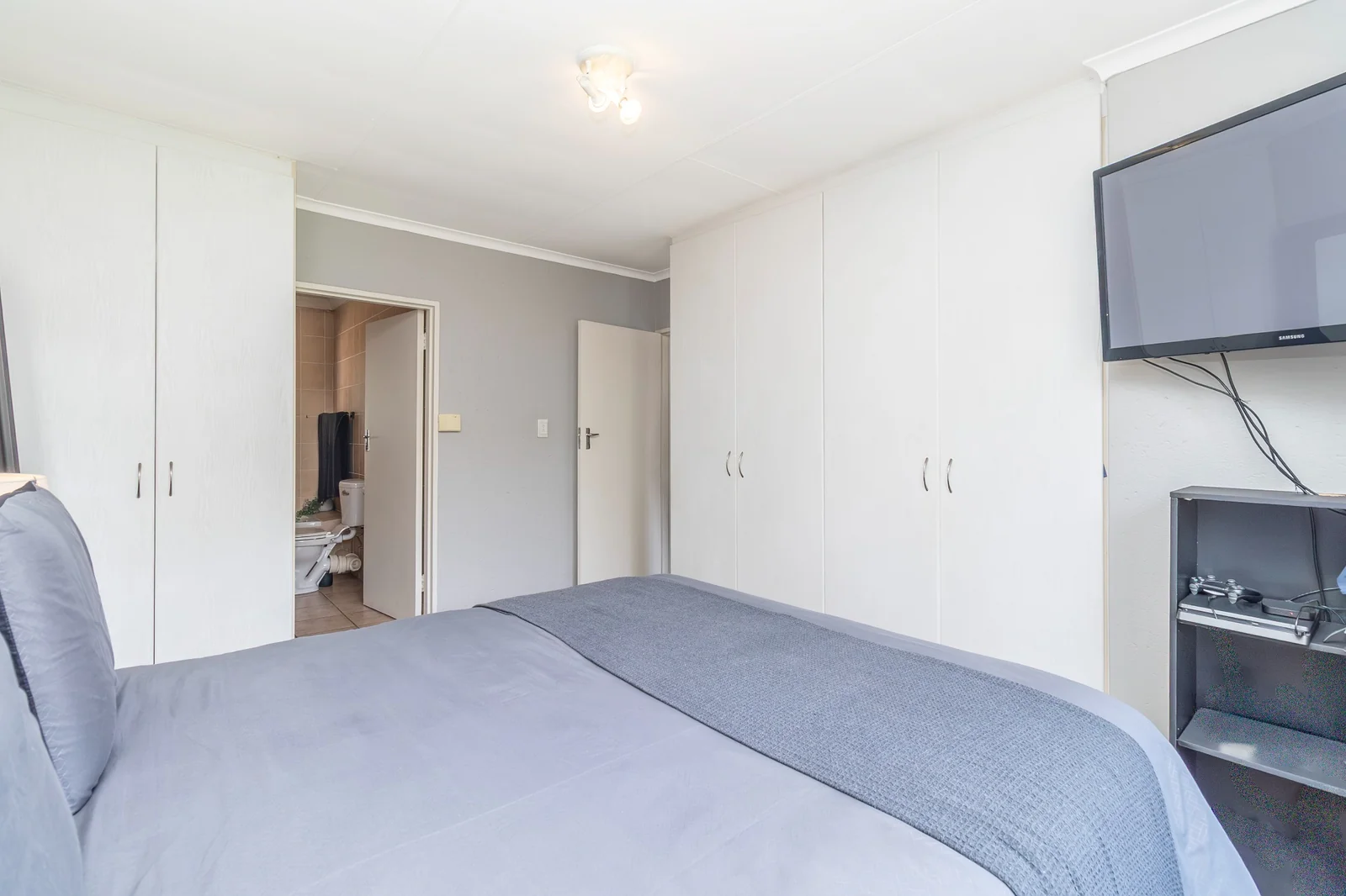 3 Bedroom Townhouse for Sale in Willowbrook