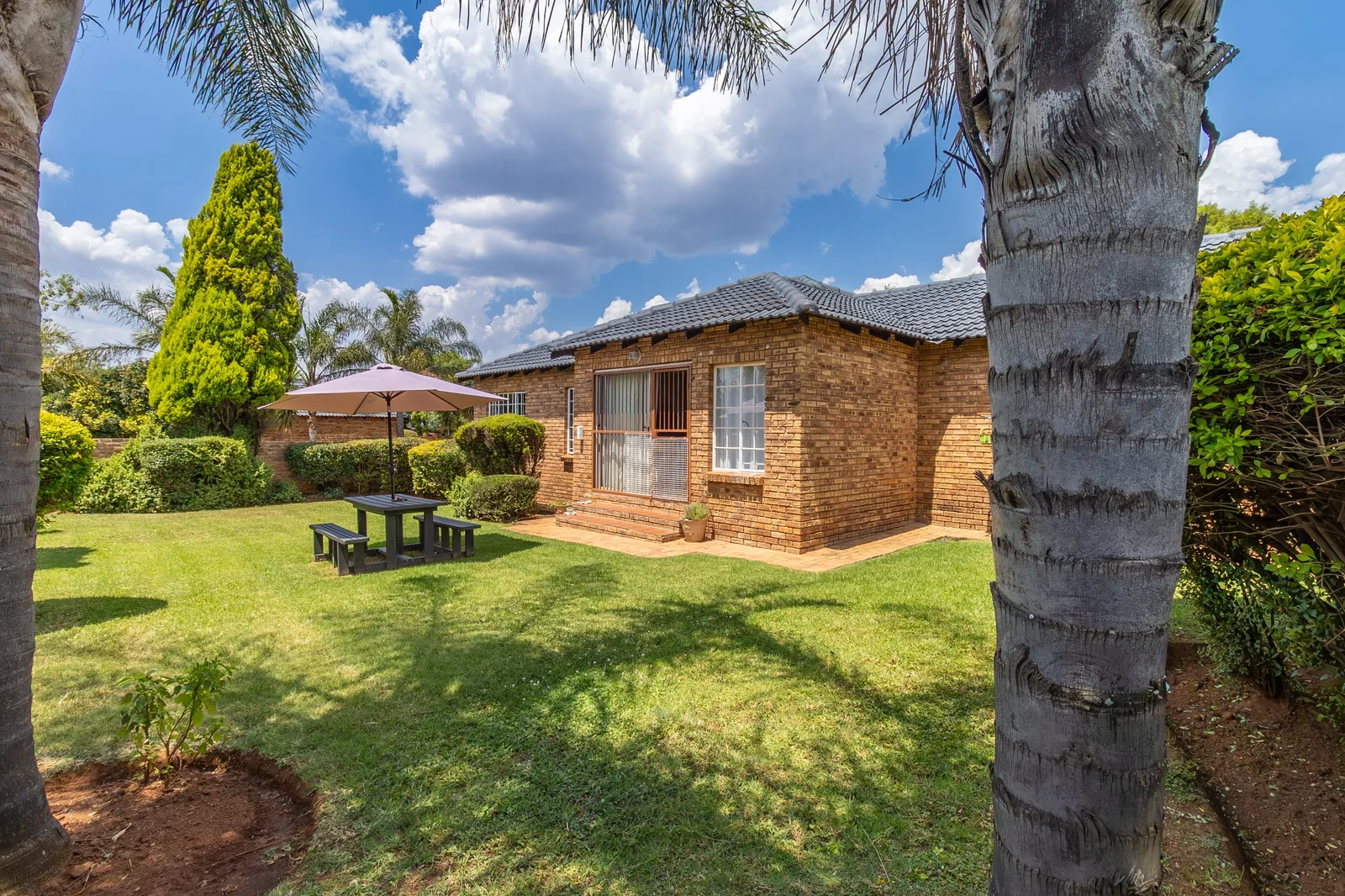 3 Bedroom Townhouse for Sale in Willowbrook