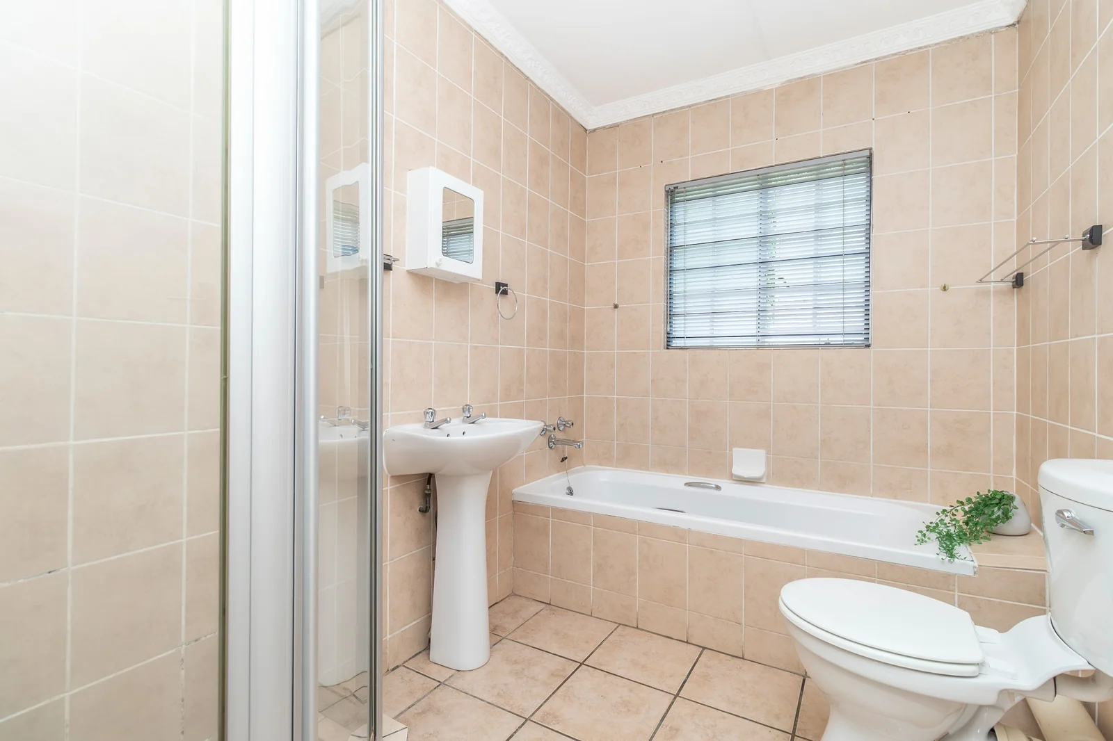 3 Bedroom Townhouse for Sale in Willowbrook