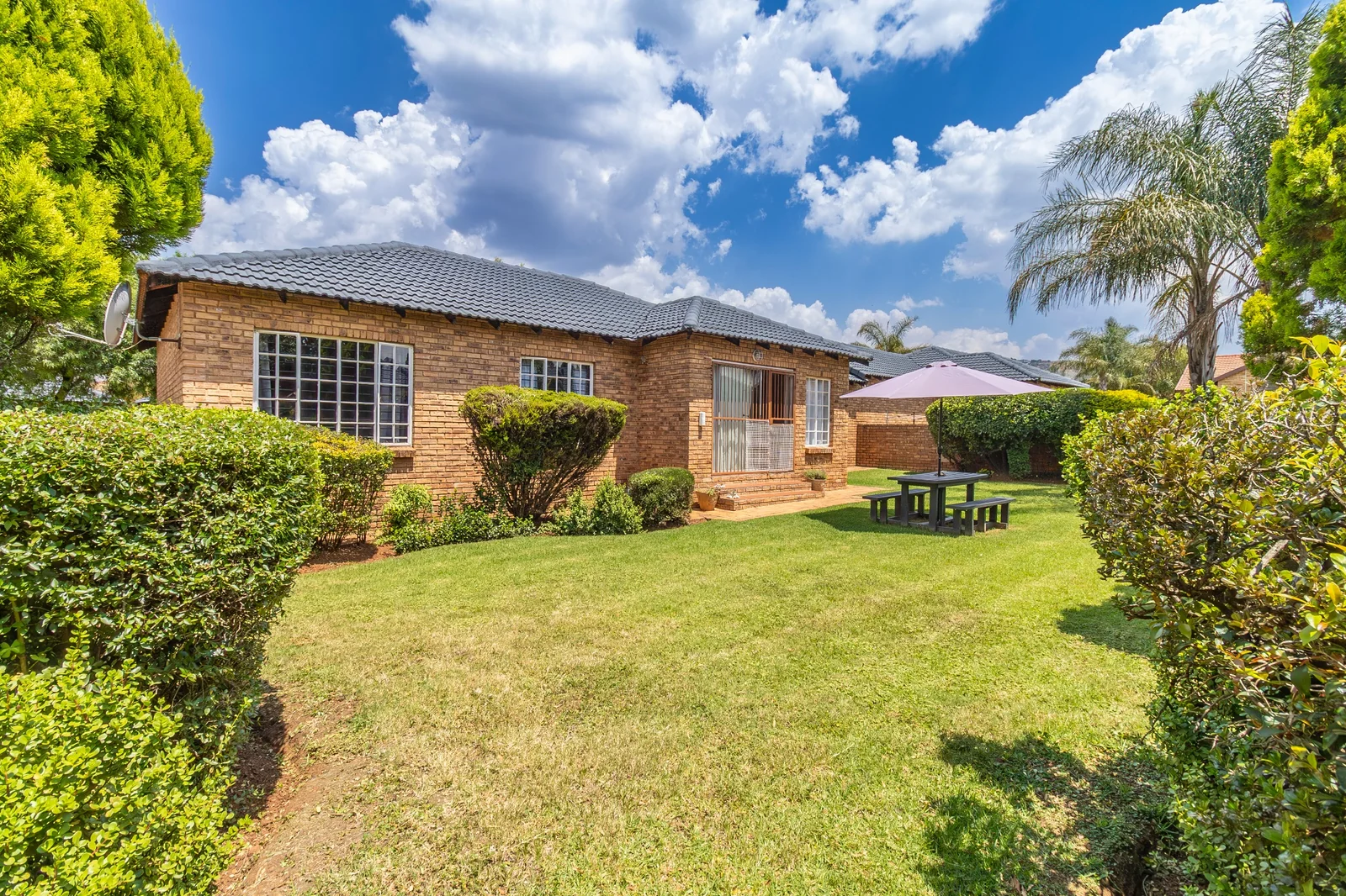 3 Bedroom Townhouse for Sale in Willowbrook