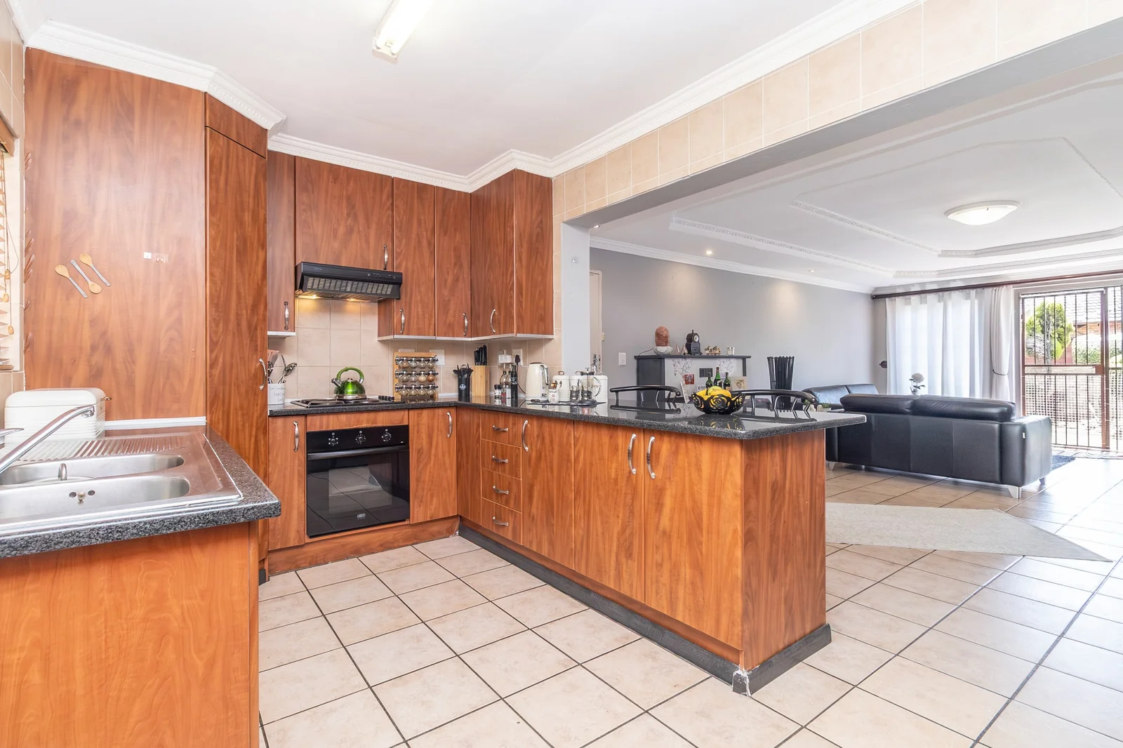 3 Bedroom Townhouse for Sale in Willowbrook