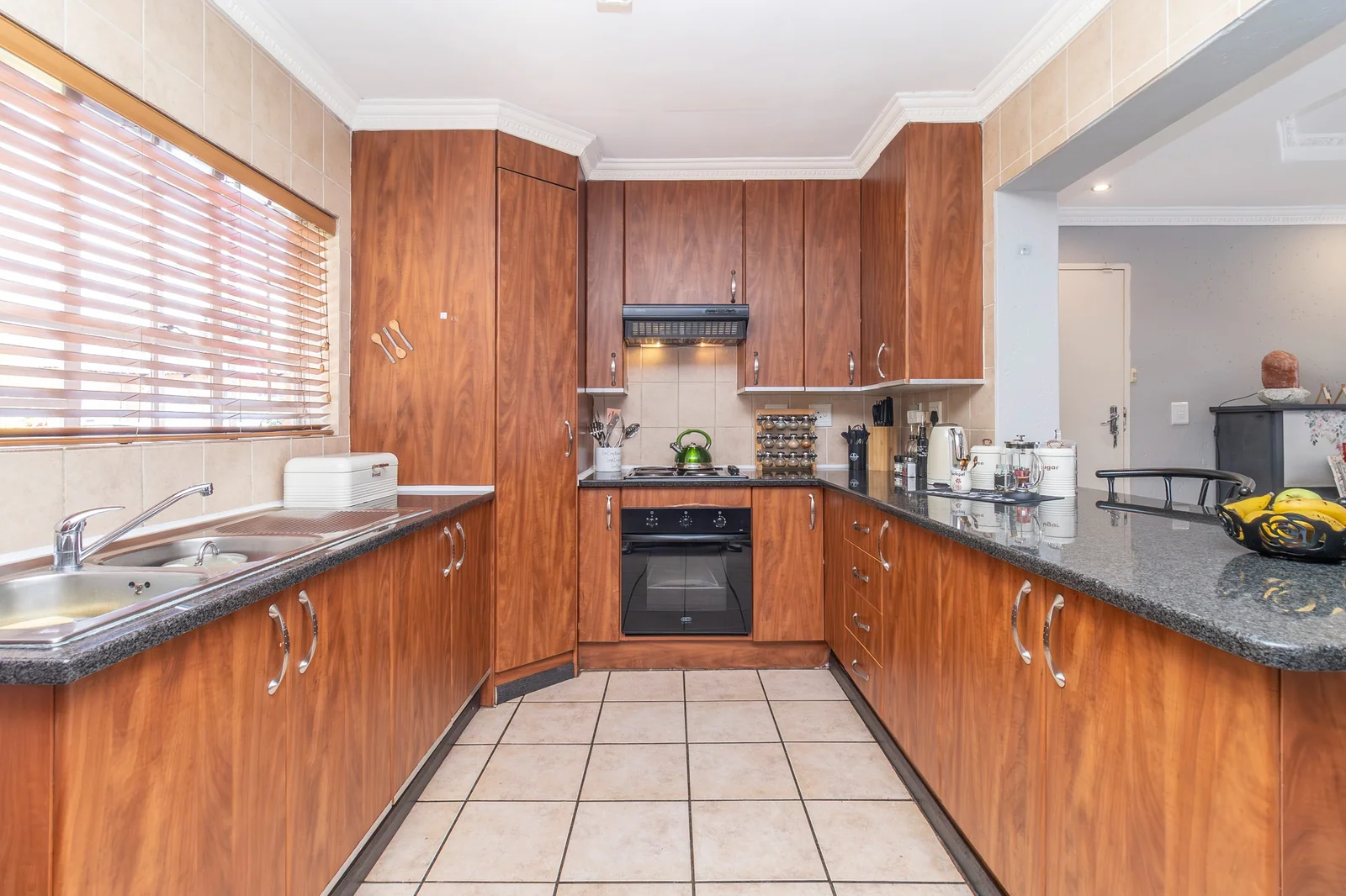 3 Bedroom Townhouse for Sale in Willowbrook