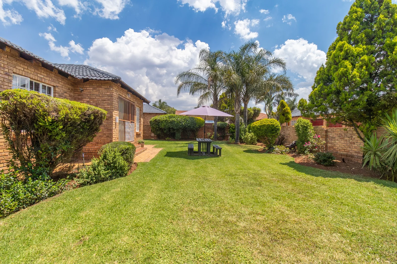 3 Bedroom Townhouse for Sale in Willowbrook