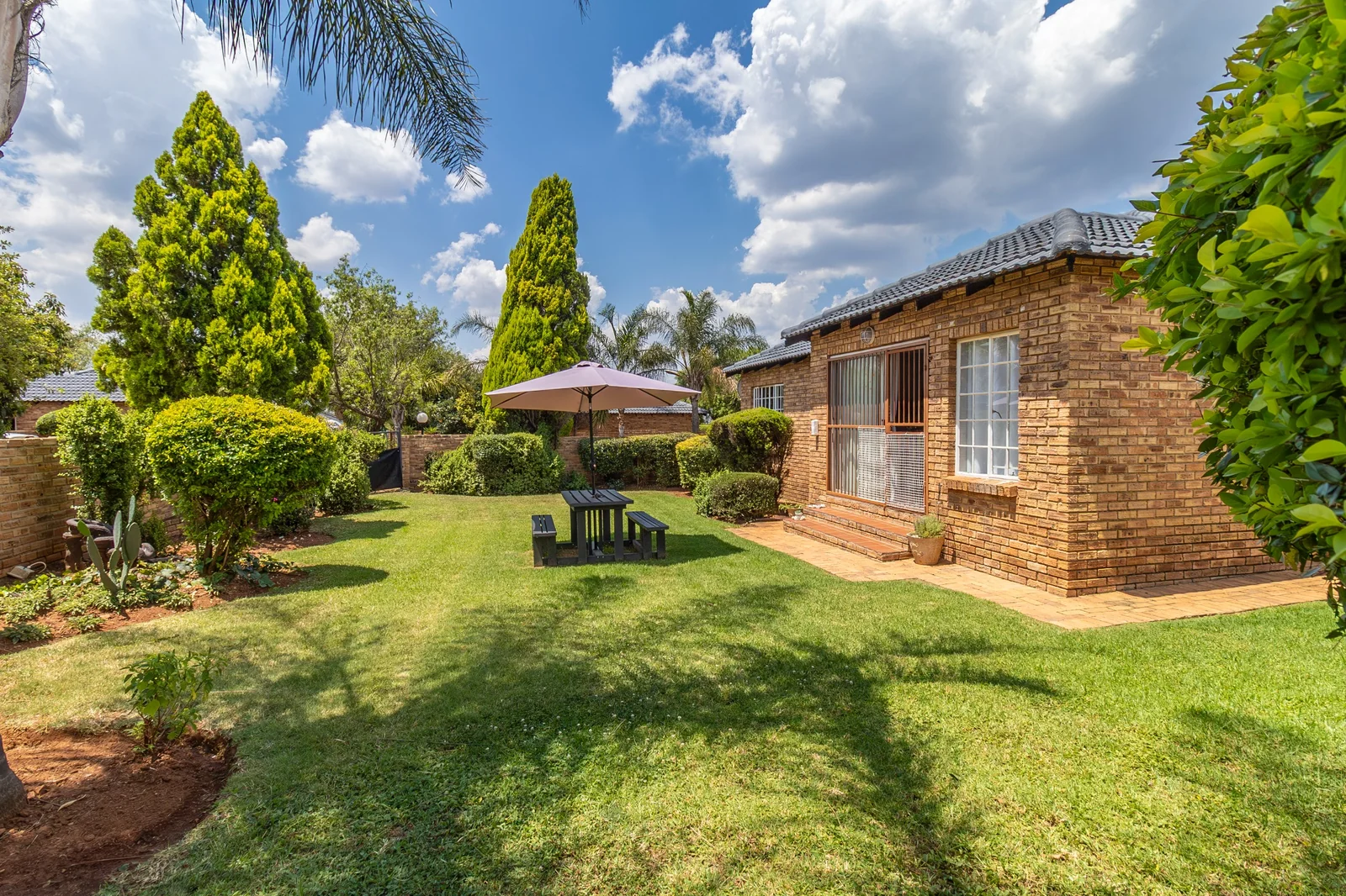 3 Bedroom Townhouse for Sale in Willowbrook