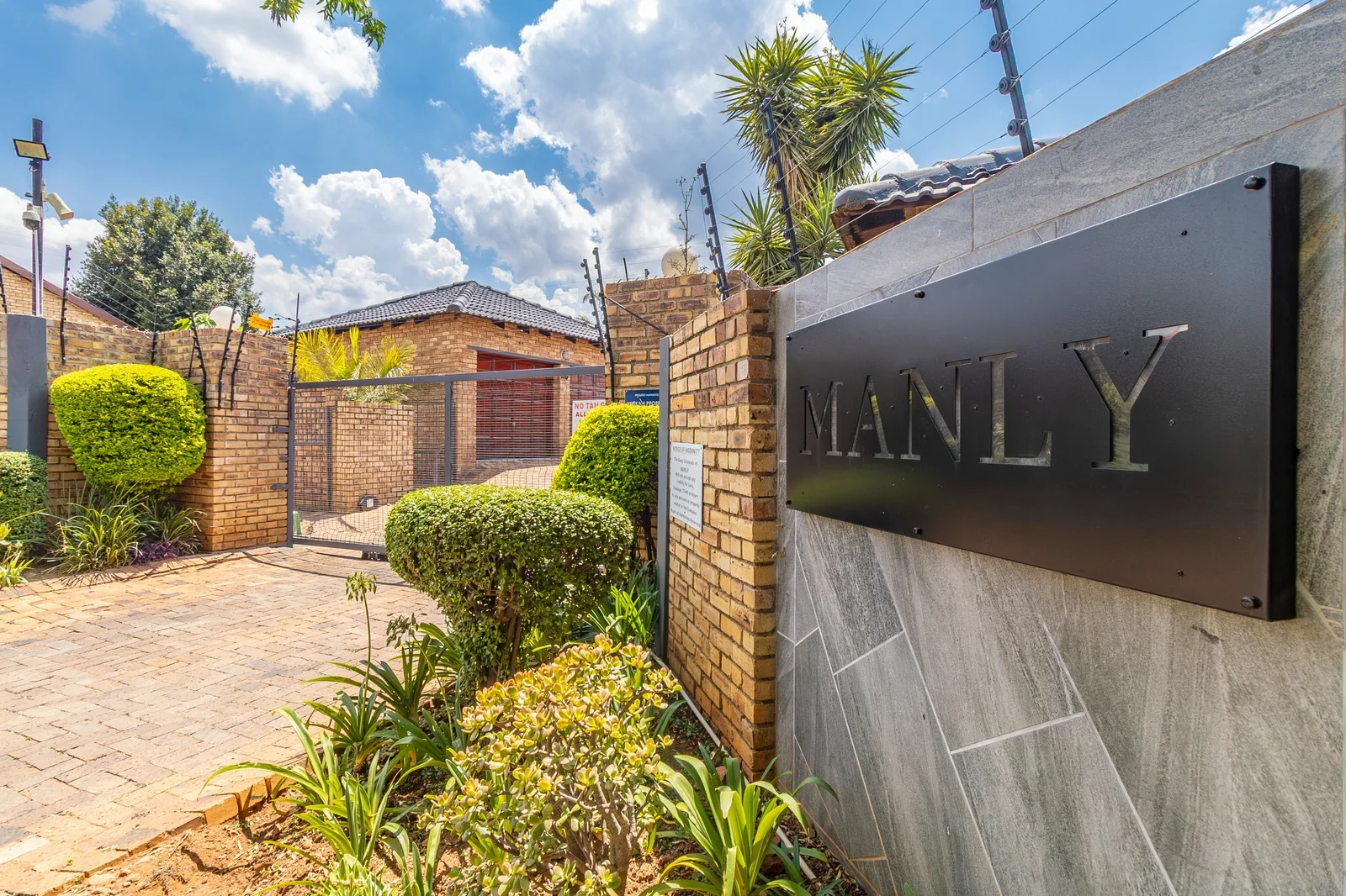 3 Bedroom Townhouse for Sale in Willowbrook