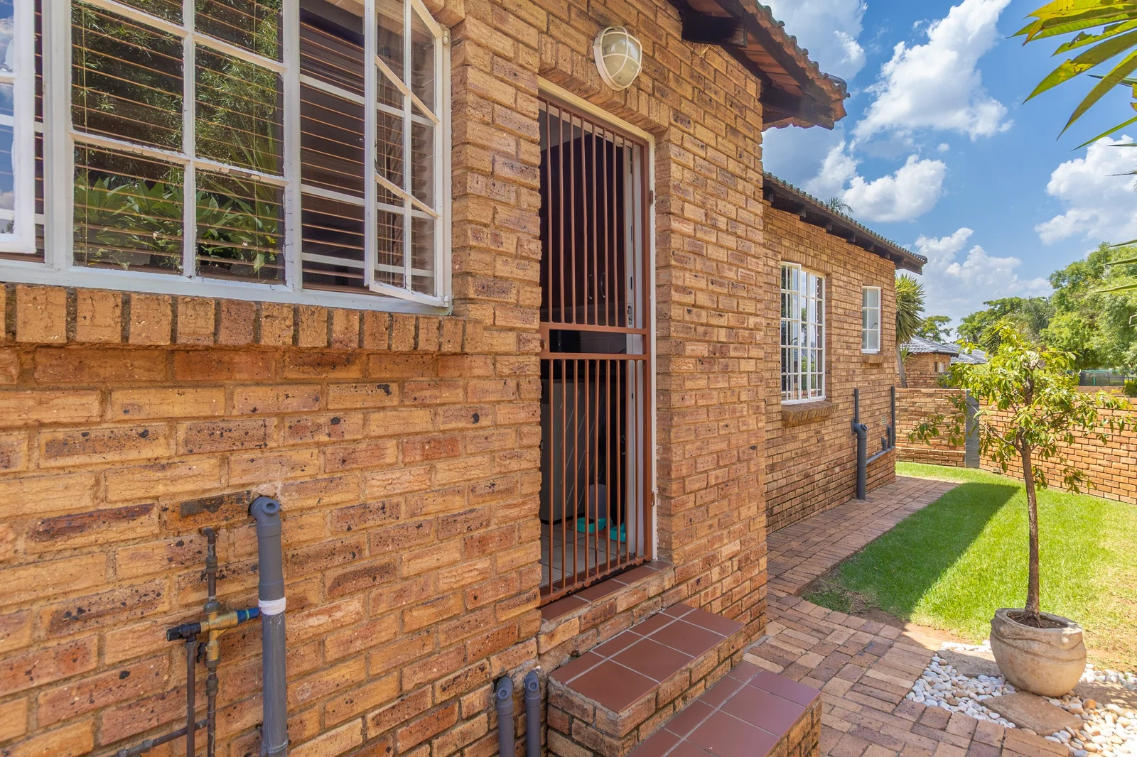 3 Bedroom Townhouse for Sale in Willowbrook