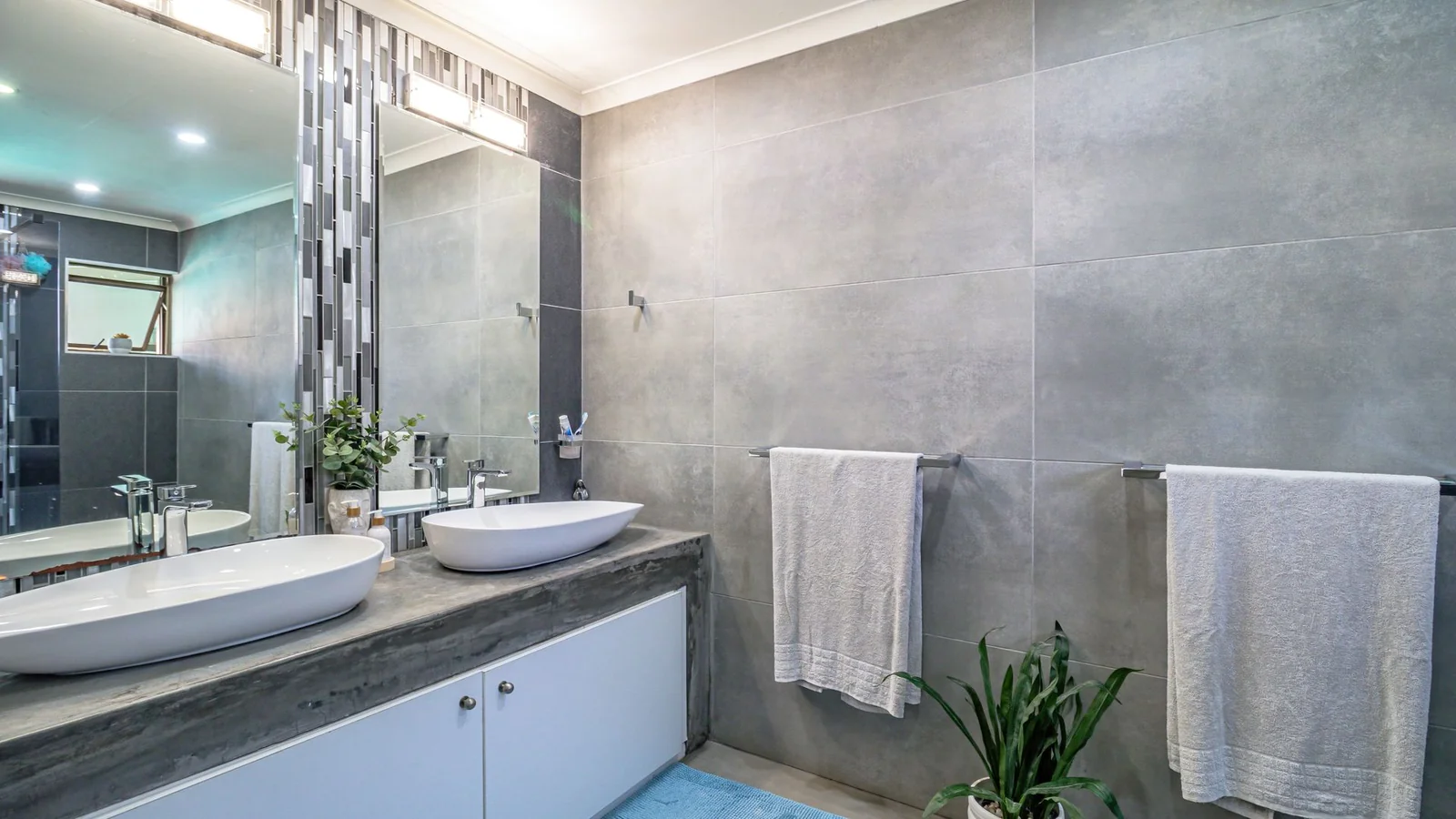 Expansive Family Home with Solar Power, Borehole and Exceptional Entertainment