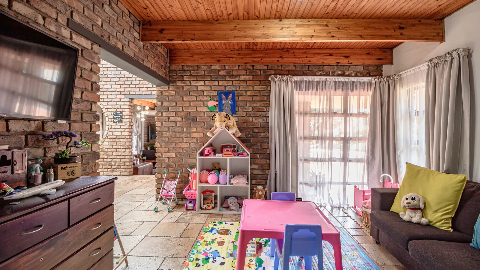 Expansive Family Home with Solar Power, Borehole and Exceptional Entertainment