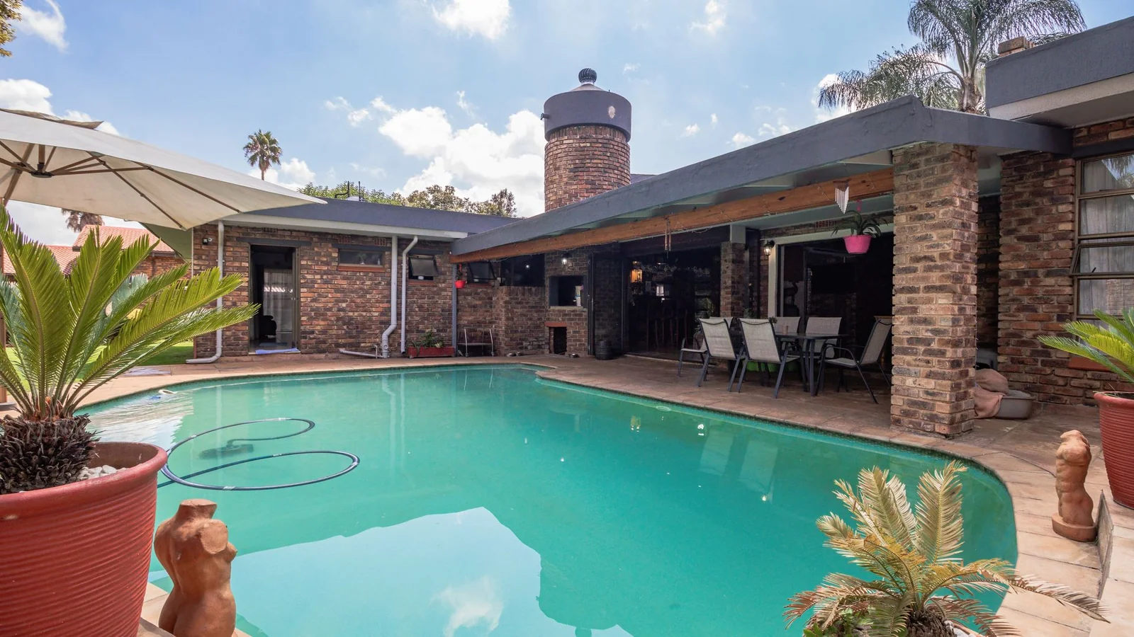 EXCEPTIONAL 5-BEDROOM FAMILY HOME WITH SOLAR ENERGY INDEPENDENCE AND OUTSTANDING ENTERTAINMENT SPACES