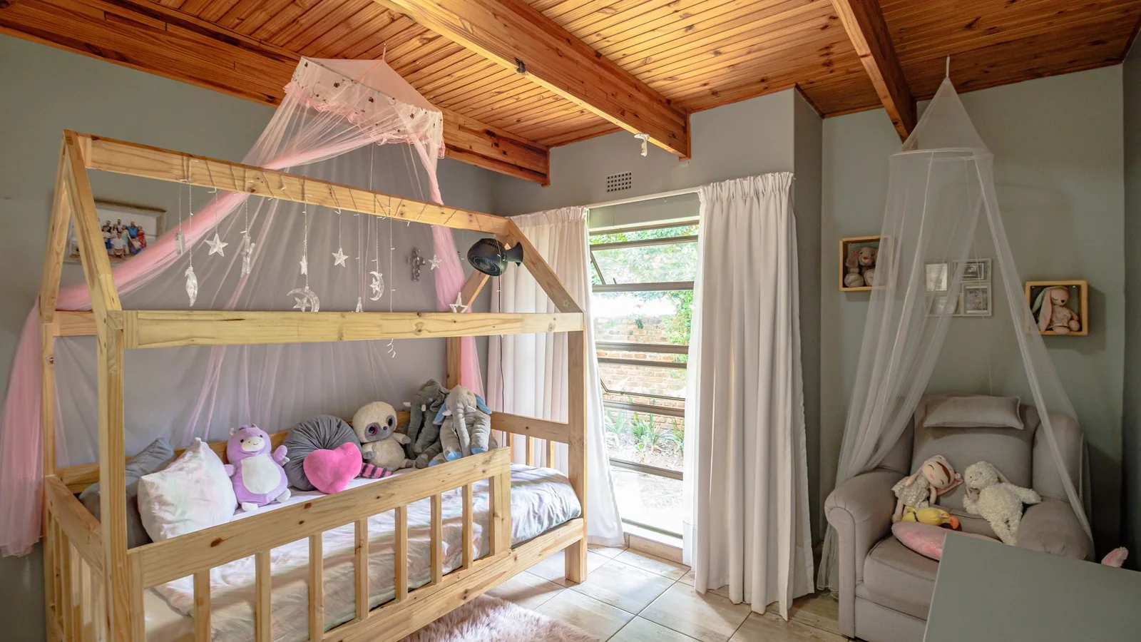 Expansive Family Home with Solar Power, Borehole and Exceptional Entertainment