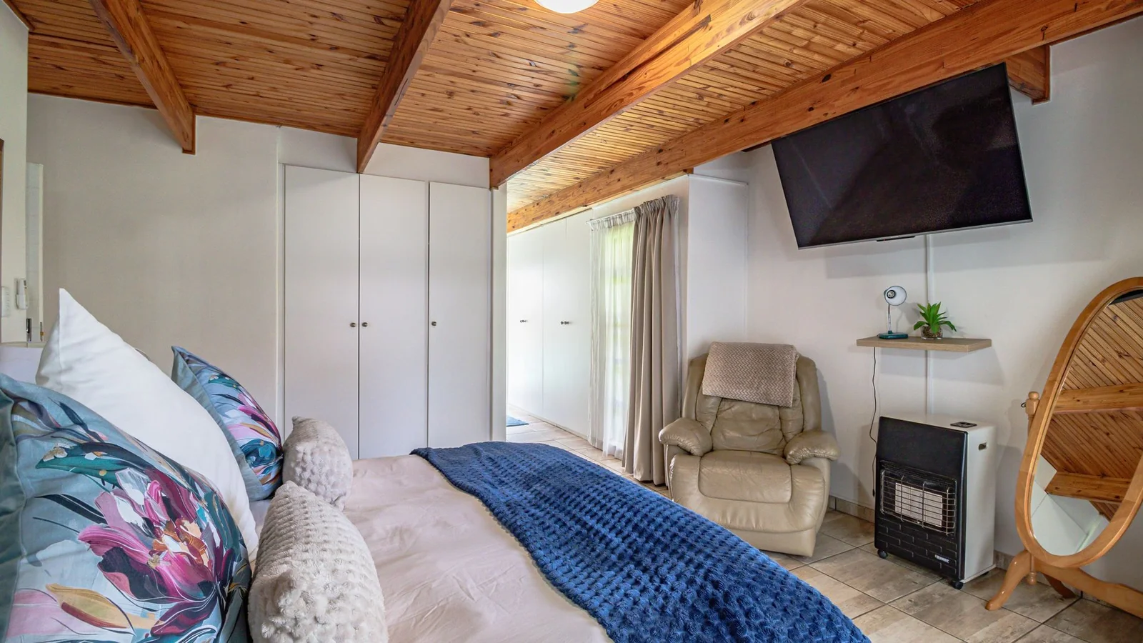 Expansive Family Home with Solar Power, Borehole and Exceptional Entertainment