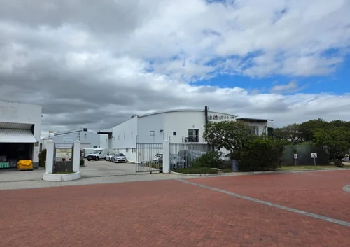 12 Rainbow, Montague Gardens, Milnerton