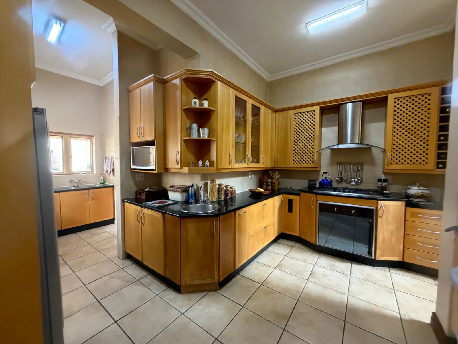 CHARM AND STYLE TEAMED WITH ELEGANCE ..... INSIDE A SECURITY ESTATE!