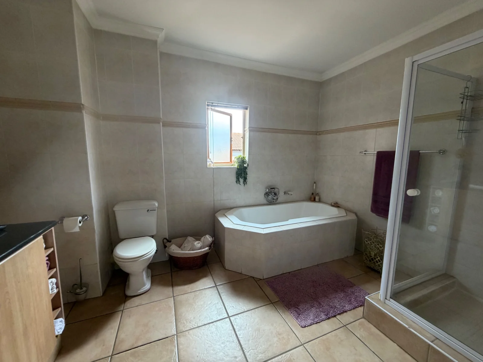 CHARM AND STYLE TEAMED WITH ELEGANCE ..... INSIDE A SECURITY ESTATE!