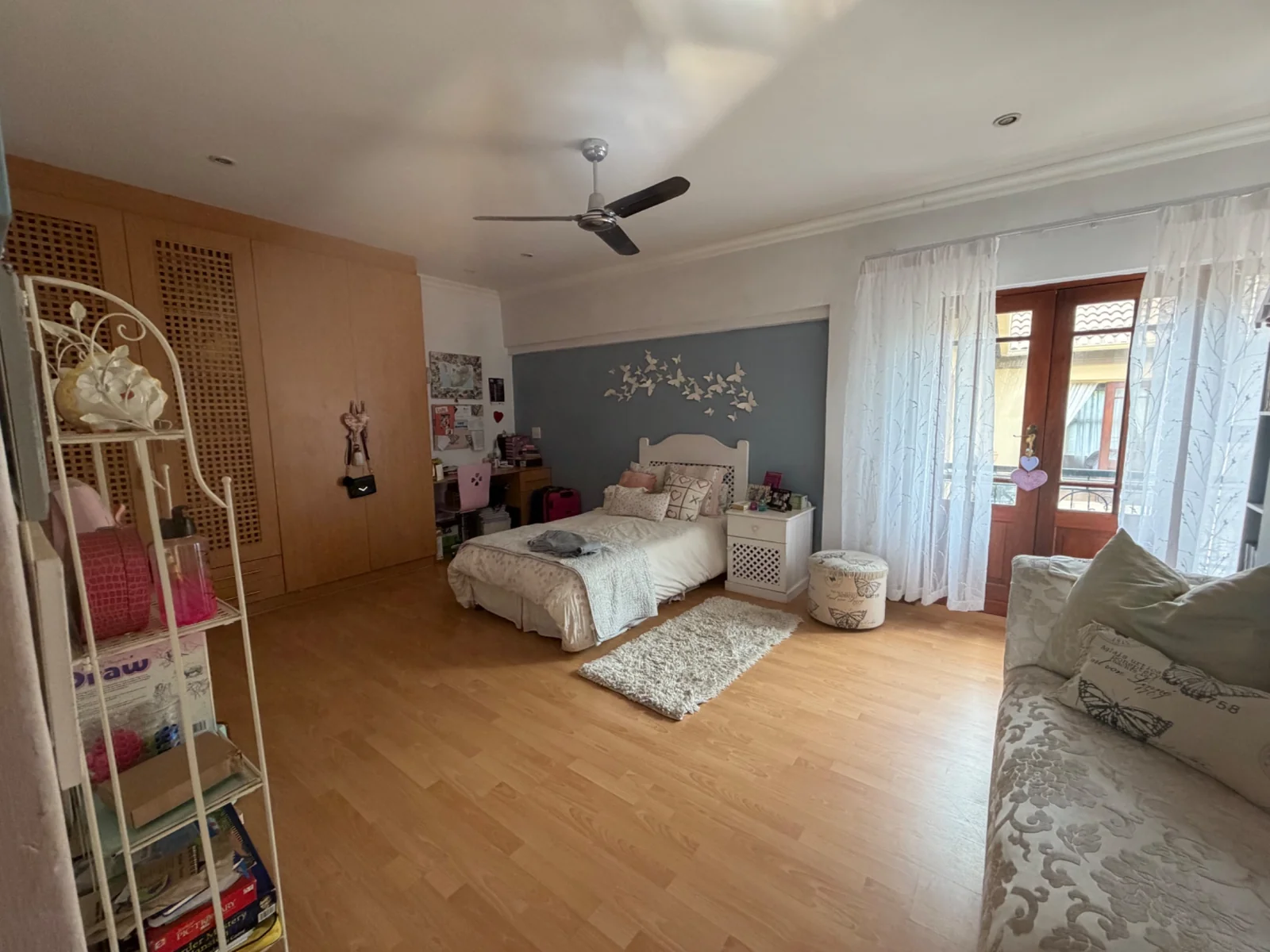 CHARM AND STYLE TEAMED WITH ELEGANCE ..... INSIDE A SECURITY ESTATE!