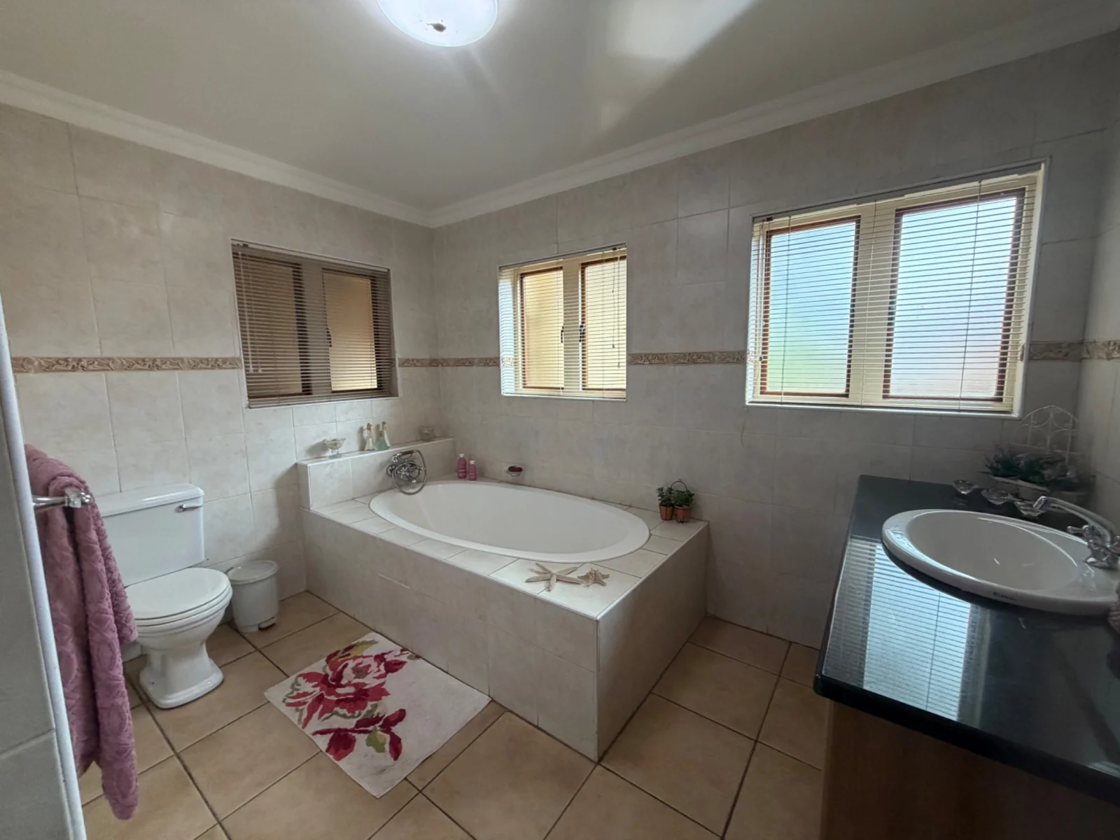 CHARM AND STYLE TEAMED WITH ELEGANCE ..... INSIDE A SECURITY ESTATE!