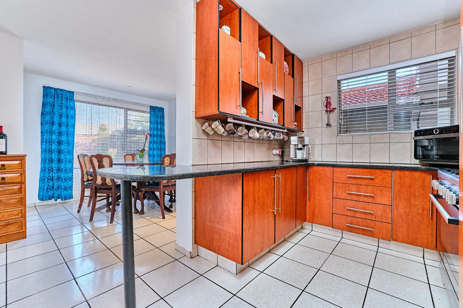 Bedrooms: 4 (dual Master-Suites) Bathrooms: 3.5 | Garages: 2 | Staff Accommodation with own entrance l Solar<br/>