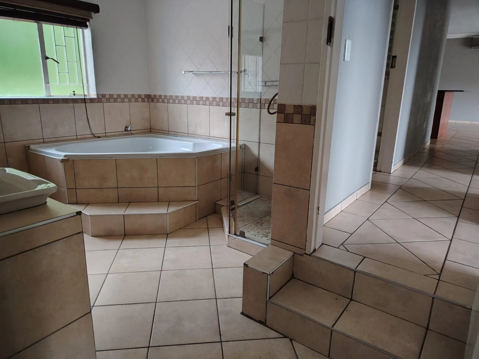 Fabulous Rental Property in a perfect, tranquil setting of Rangeview ext