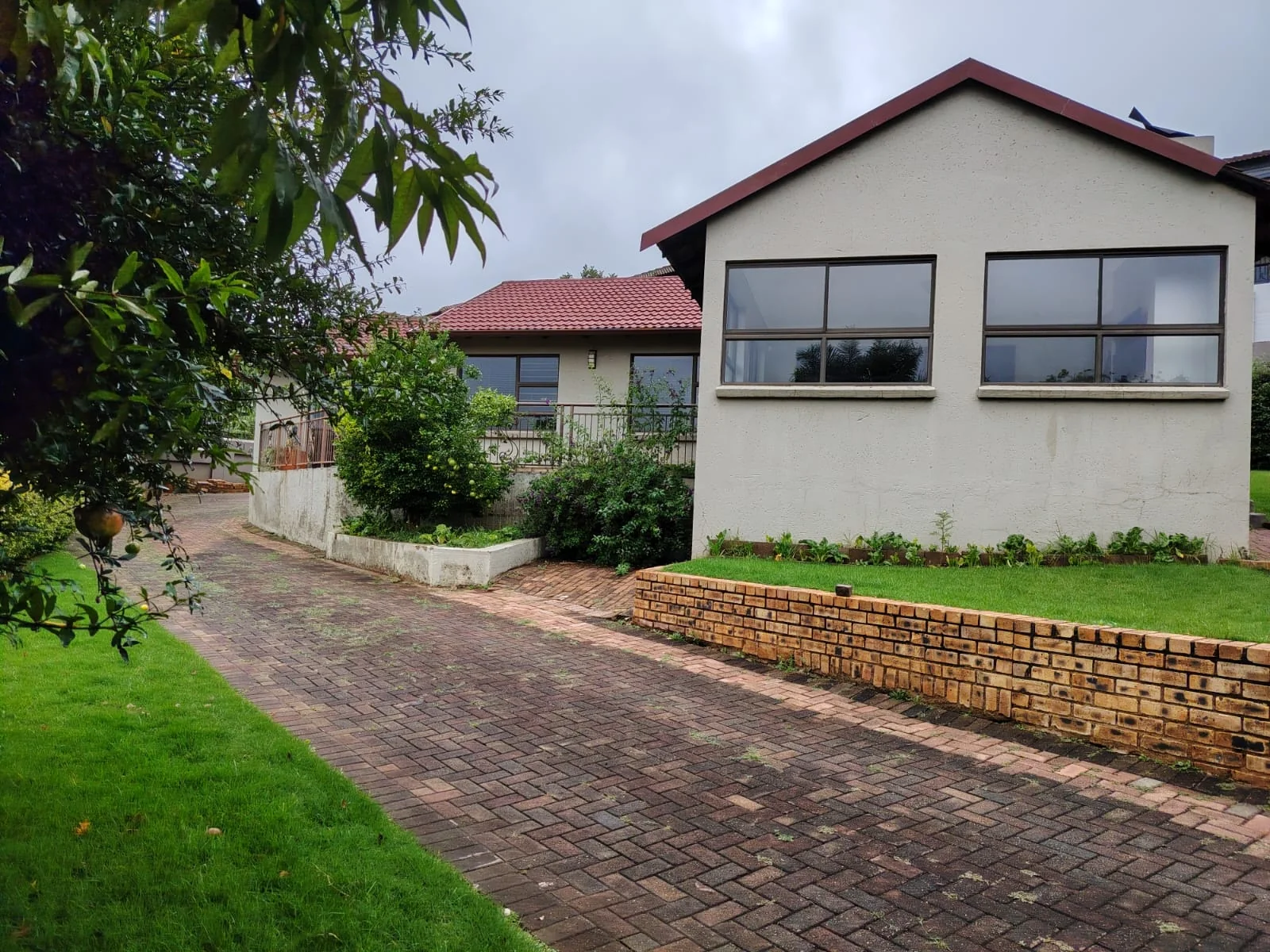 Fabulous Rental Property in a perfect, tranquil setting of Rangeview ext