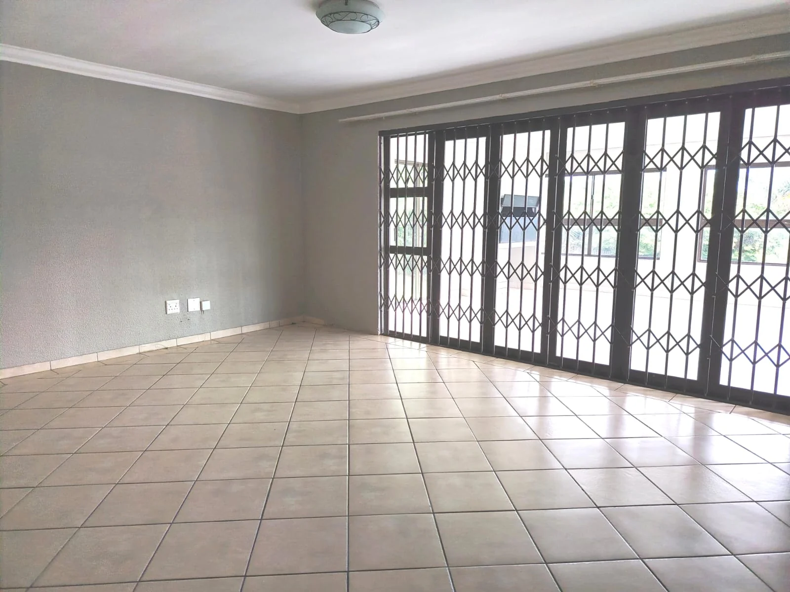 Fabulous Rental Property in a perfect, tranquil setting of Rangeview ext