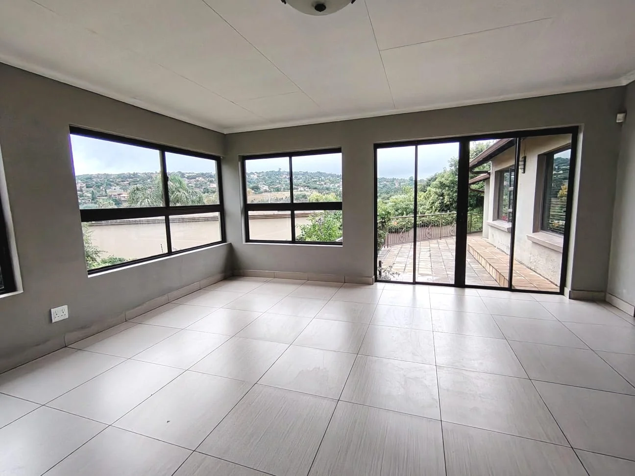 Fabulous Rental Property in a perfect, tranquil setting of Rangeview ext