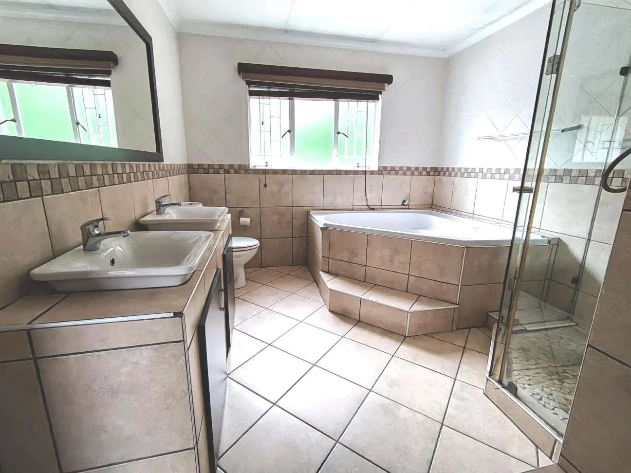 Fabulous Rental Property in a perfect, tranquil setting of Rangeview ext